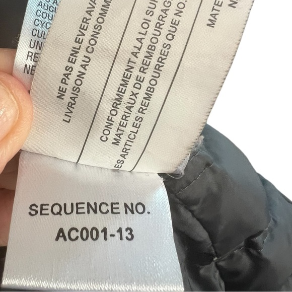 Woolrich size medium down quilted long winter Parka w/ hidden hood black zipper - Picture 13 of 14